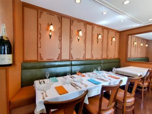 レストラン サレ・ポワヴレ店内